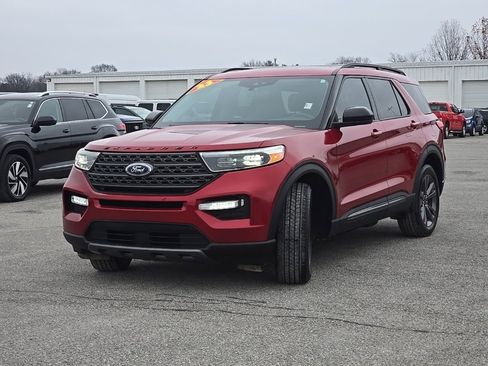 Used 2023 Ford Explorer XLT w/ Equipment Group 202A image 3