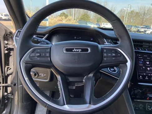 Used 2024 Jeep Grand Cherokee L Laredo image 34