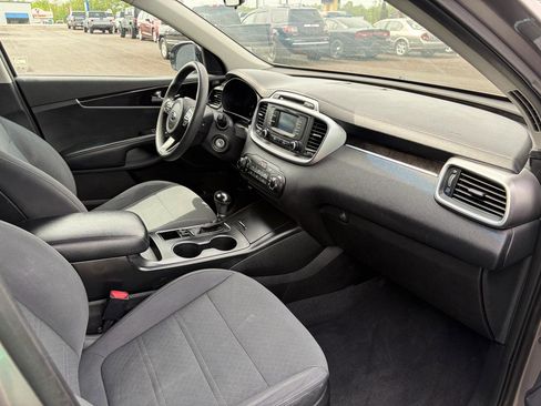 Used 2017 Kia Sorento AWD image 13