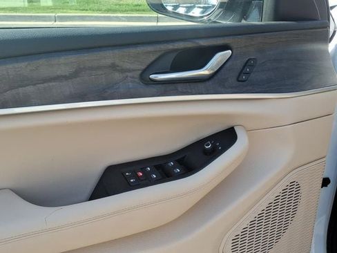 Used 2025 Jeep Grand Cherokee L Limited AWD/4WD image 9