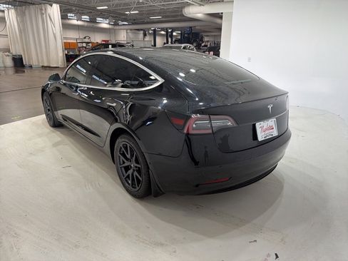 Used 2019 Tesla Model 3 Standard Range Plus image 9