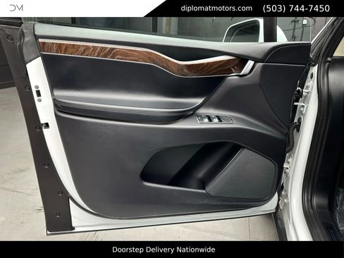 Used 2018 Tesla Model X 75D image 31