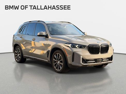 Used 2025 BMW X5 xDrive40i w/ Parking Assistance Package AWD/4WD image 3