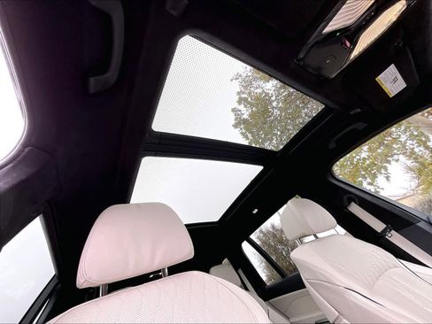 Used 2025 BMW X7 M60i AWD/4WD image 23