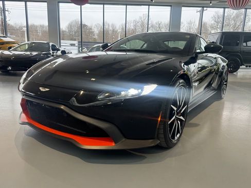 Used 2020 Aston Martin V8 Vantage Coupe image 2