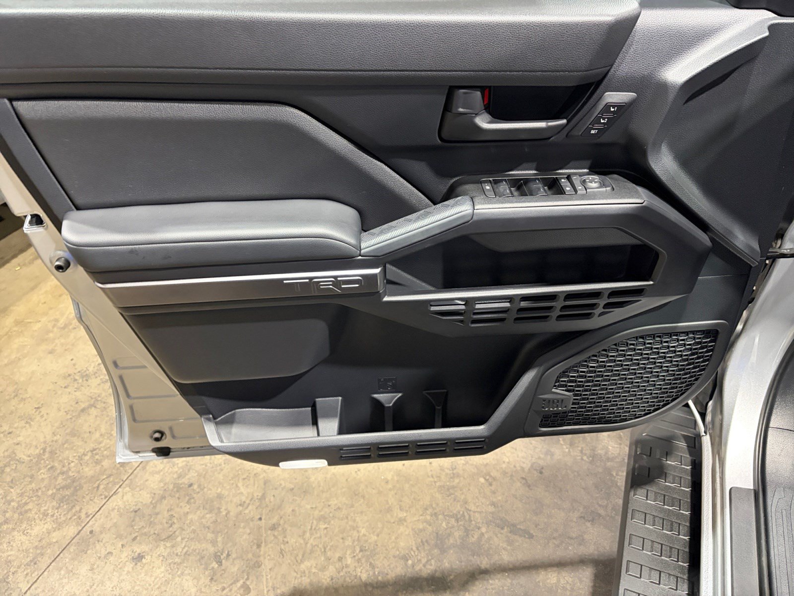 Certified 2025 Toyota 4Runner TRD Off-Road Premium AWD/4WD image 9