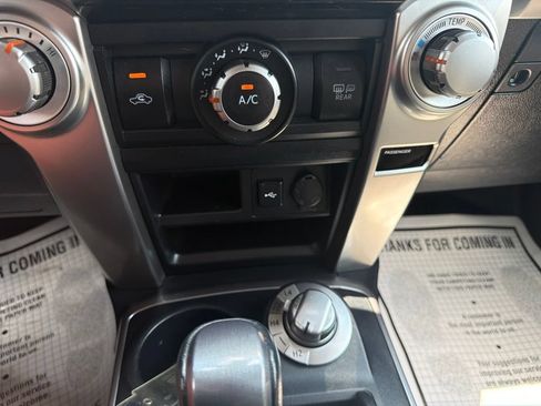 Used 2022 Toyota 4Runner SR5 AWD/4WD image 32