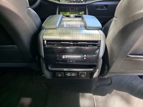 Used 2022 Jeep Wagoneer Series II w/ Premium Group I AWD/4WD image 11