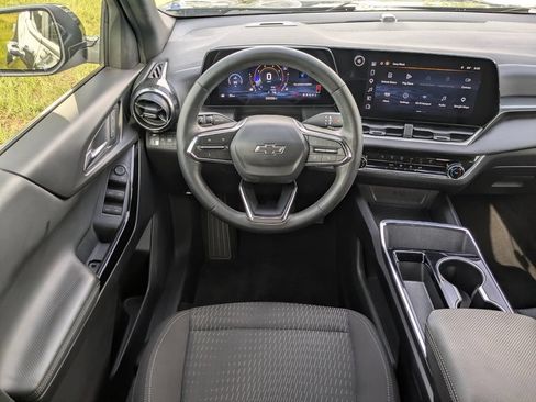Used 2025 Chevrolet Equinox LT w/ Safety and Technology Package FWD image 19