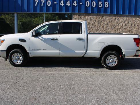 Used 2019 Nissan Titan SV image 25