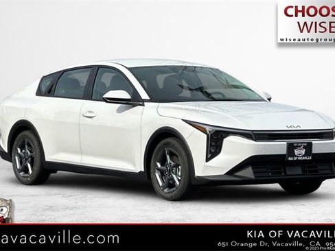 New 2026 Kia K4 LXS image 1