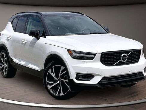 Used 2020 Volvo XC40 T4 R-Design FWD image 10