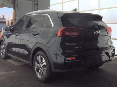 Used 2022 Kia Niro EX Premium w/ Cold Weather Package image 4