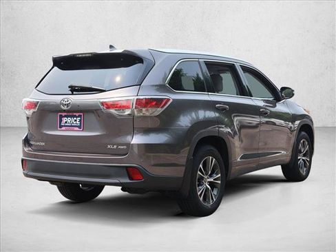 Used 2016 Toyota Highlander XLE AWD/4WD image 5