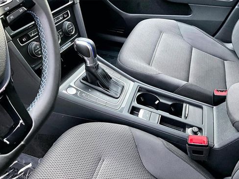 Used 2019 Volkswagen e-Golf SE image 18