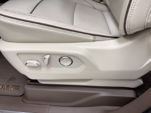Used 2026 GMC Yukon XL Denali w/ Denali Reserve Package RWD image 27