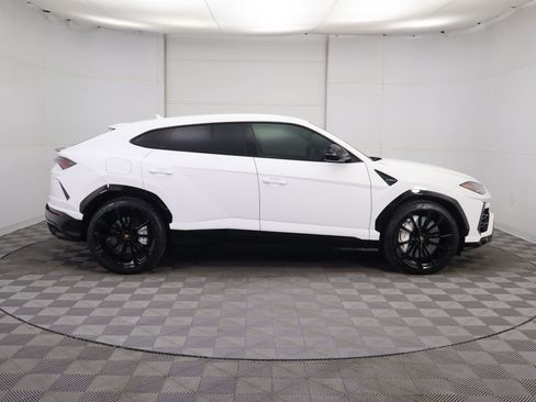 Used 2022 Lamborghini Urus image 4
