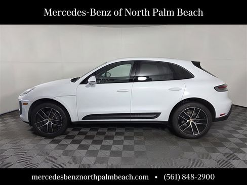 Used 2023 Porsche Macan image 3