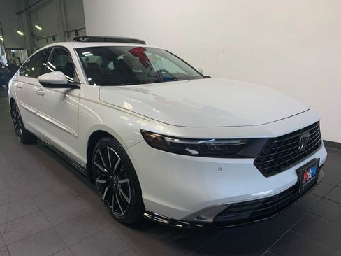 Used 2024 Honda Accord Touring image 2