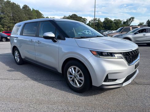 Used 2022 Kia Carnival LX FWD image 5