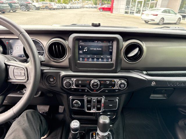 Used 2023 Jeep Wrangler Unlimited AWD/4WD image 21