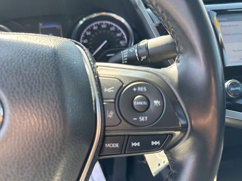 Used 2020 Toyota Camry SE image 21