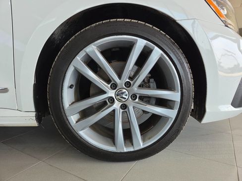 Used 2019 Volkswagen Passat 2.0T SE R-Line FWD image 9