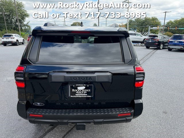 Used 2025 Toyota 4Runner SR5 AWD/4WD image 9