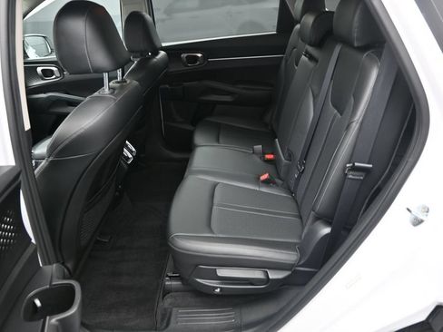 Used 2021 Kia Sorento S FWD image 15