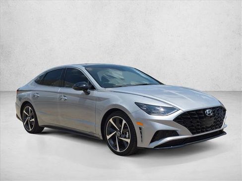 Used 2023 Hyundai Sonata SEL Plus FWD image 3