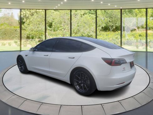 Used 2021 Tesla Model 3 Standard Range Plus image 7