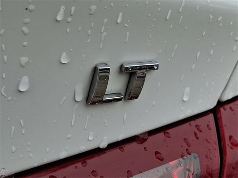 Used 2022 Chevrolet Malibu LT image 30