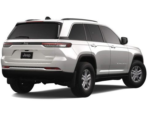 New 2025 Jeep Grand Cherokee Laredo image 2