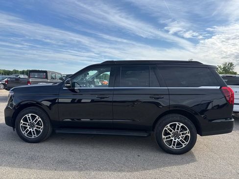 Used 2025 Ford Expedition Active AWD/4WD image 2