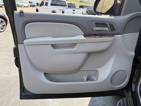 Used 2013 Chevrolet Avalanche LTZ image 14