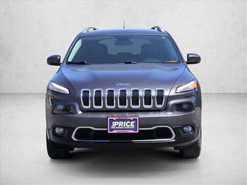 Used 2017 Jeep Cherokee Limited AWD/4WD image 2
