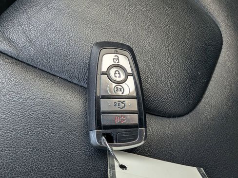 Used 2019 Ford Edge Titanium w/ Cold Weather Package image 17