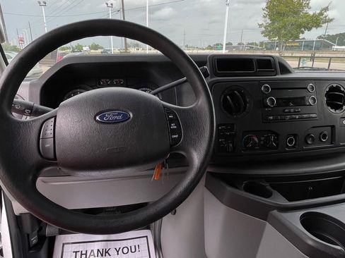 Used 2011 Ford E-350 and Econoline 350 XLT image 17