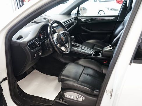 Used 2018 Porsche Macan image 27