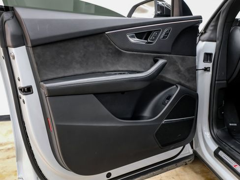 Used 2022 Audi RS Q8 image 44