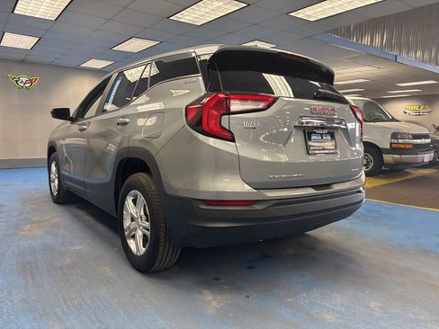 Certified 2024 GMC Terrain SLE image 9