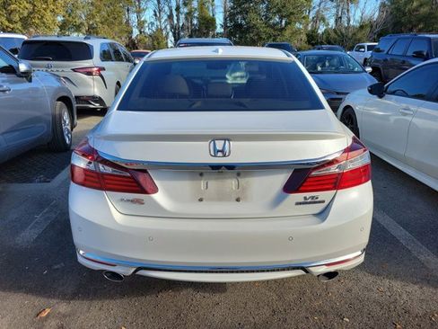 Used 2016 Honda Accord Touring image 5