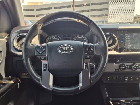 Used 2018 Toyota Tacoma TRD Sport w/ Technology Package RWD image 13