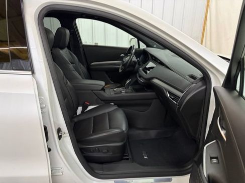 Used 2020 Cadillac XT4 Premium Luxury w/ Cold Weather Package FWD image 26