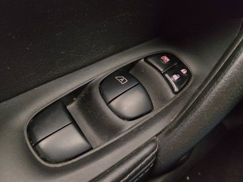 Used 2020 Nissan Rogue Sport SV FWD image 27