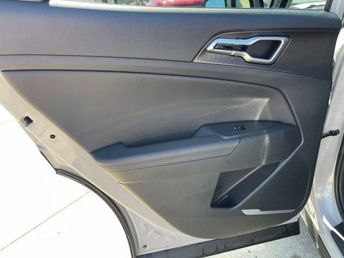 Used 2026 Kia Sportage EX FWD image 20