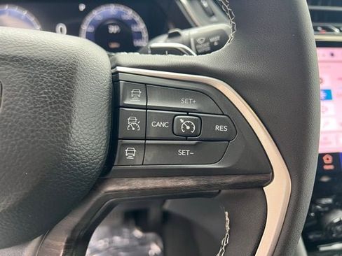 New 2025 Jeep Grand Cherokee Limited w/ Luxury Tech Group II image 12