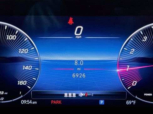 Used 2025 Mercedes-Benz GLB 250 image 12