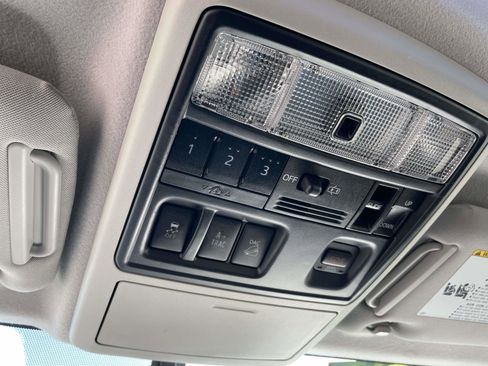 Used 2016 Toyota 4Runner Limited image 19