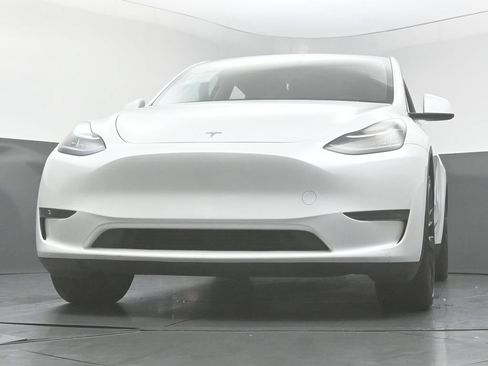Used 2023 Tesla Model Y Long Range AWD/4WD image 45